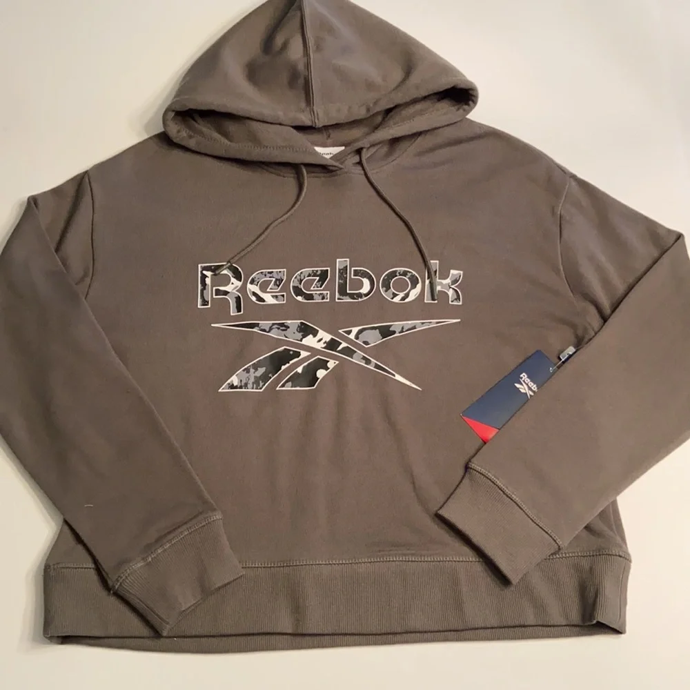 Reebok Power Play Popover Cropped Hoodie & Reebok 7/8 High Rise Legging - Picture 2 of 7